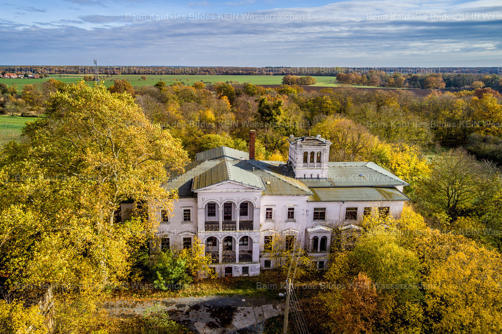 Schloß Randau-0011 | Die Magdeburger Platte® - das sind die schönsten Luftbilder von Magdeburg & Sachsen-Anhalt auf Acryl, Leinwand oder zum Download. Das ist Luftbildfotografie & Luftbildaufnahmen mit Drohne & Flugzeug.  - Realisiert mit Pictrs.com