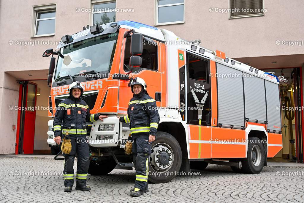 Berufsfeuerwehr Linz_ 26.06.2023-2 | 26.06.2023, Linz, AUT, Berufsfeuerwehr Linz, 90 Jahre Jubilaeum, im Bild modernes Einsatzfahrzeug RLF mit Feuerwehrmaennern im Ruestzeug