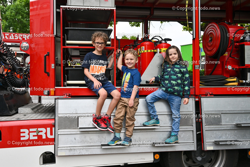 Berufsfeuerwehr Linz_ Tag der offenen Tuer_ 24.06.2023-1 | 24.06.2023, Linz, AUT, Feuerwehr, Berufsfeuerwehr, Tag der offenen Tuer, im Bild Jonas (8), Niklas (4) und Tiana (6) aus Linz

