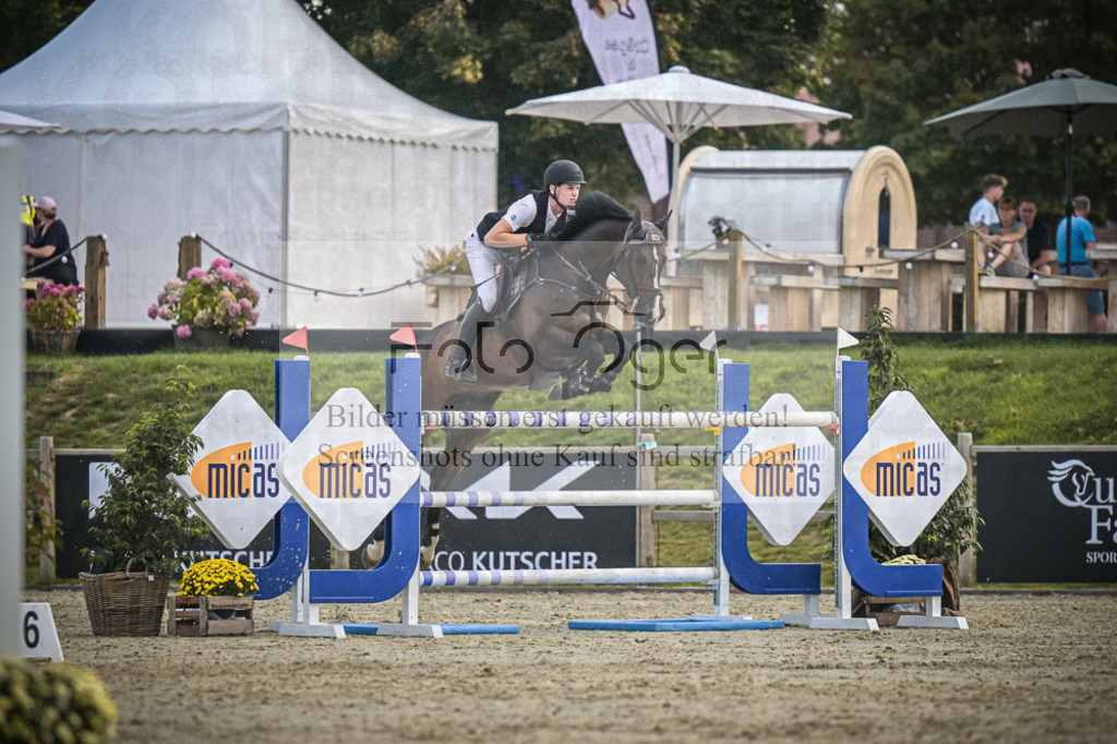 DOS_3268 | Entdecke hochwertige Reitturnierfotos von Foto Oger. Professionell, emotional und authentisch – jetzt Lieblingsmomente im Shop bestellen.Deutschlandweite Turnierfotografie. - Realisiert mit Pictrs.com