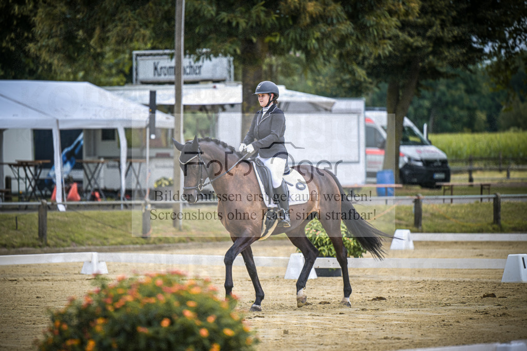 DOS_6549 | Entdecke hochwertige Reitturnierfotos von Foto Oger. Professionell, emotional und authentisch – jetzt Lieblingsmomente im Shop bestellen.Deutschlandweite Turnierfotografie. - Realisiert mit Pictrs.com