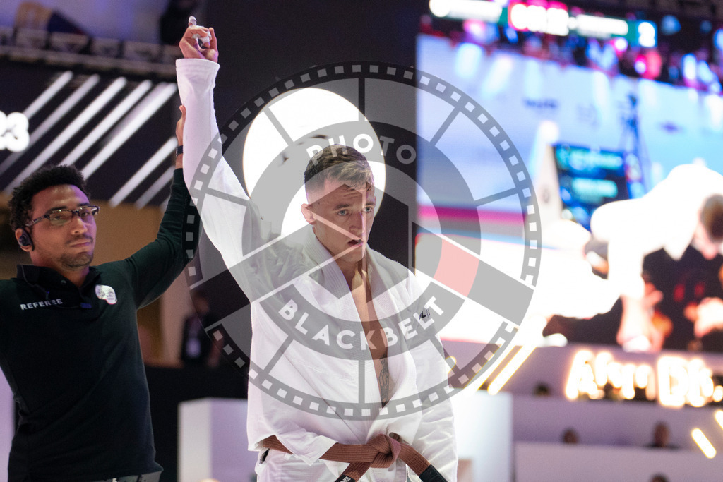 20231109PBB5079 | Fighters compete during the AJP World Professional Championship in the Mubadala Arena in Abu Dhabi, Arab United Emirates, on November 9, 2023.