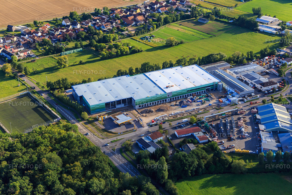 Luftbild: Baustelle zum Bau des neuen Logistikpark der HANSAINVEST und DFI-Real-Estate Kandel nach Abriss des OBI-Markts im Ortsteil Minderslachen in Kandel im Bundesland Rheinland-Pfalz in Deutschland. – Foto: IMG_149500.jpg vom 31.08.2025 durch Werner Riehm/FLY-FOTO.de – Auflösung des Originals: 5472 x 3648 px – Entdecke HANSAINVEST | Kapital-verwaltungs-gesellschaft: Hansainvest – DFI Real Estate - Driving Future Innovation