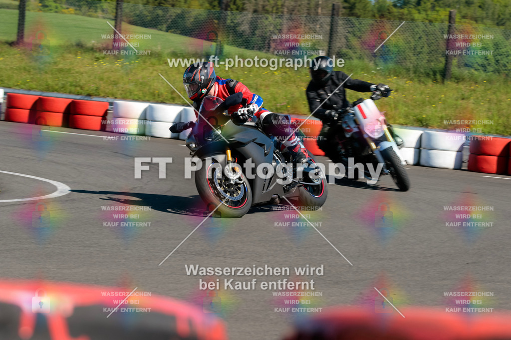 Moto-TeamOBK-21584 | Hier findet Ihr Bilder von Touristenfahrten auf der Nürburgring Nordschleife oder von anderen Veranstaltungen die ich besucht habe. Viel Spass beim Durch Schauen 