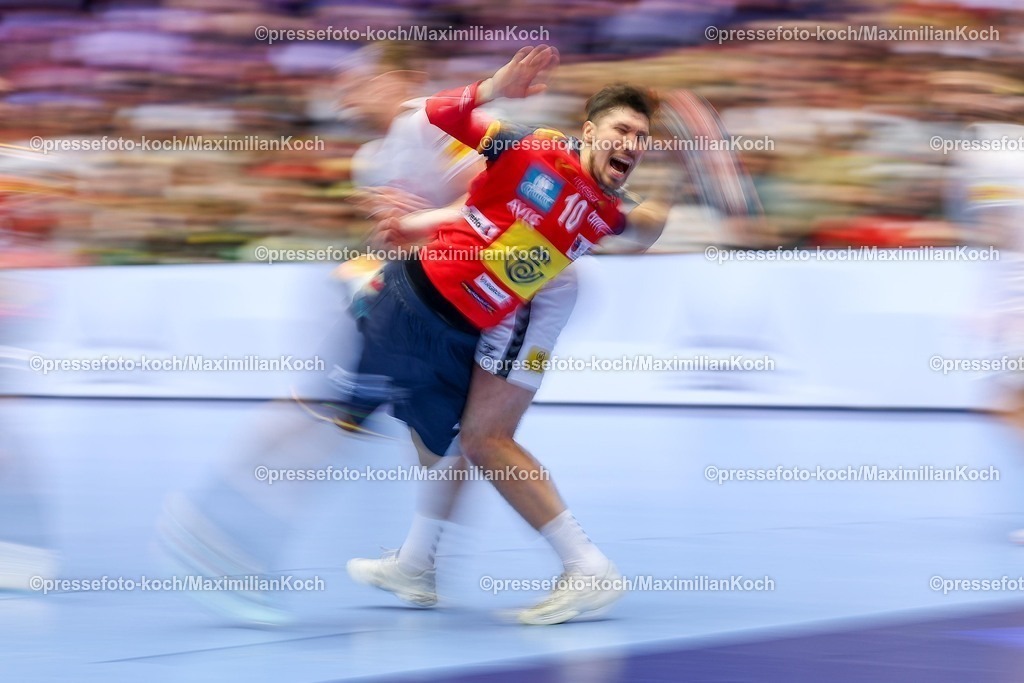 EHF15012601072 | 15.01.2026, Handball, Men's EHF EURO 2026, Spanien - Serbien, Jyske Bank Boxen in Herning, Dänemark, Preliminary Round: Dynamic Feature Speedshot longtimeexposure fighting Dynamic