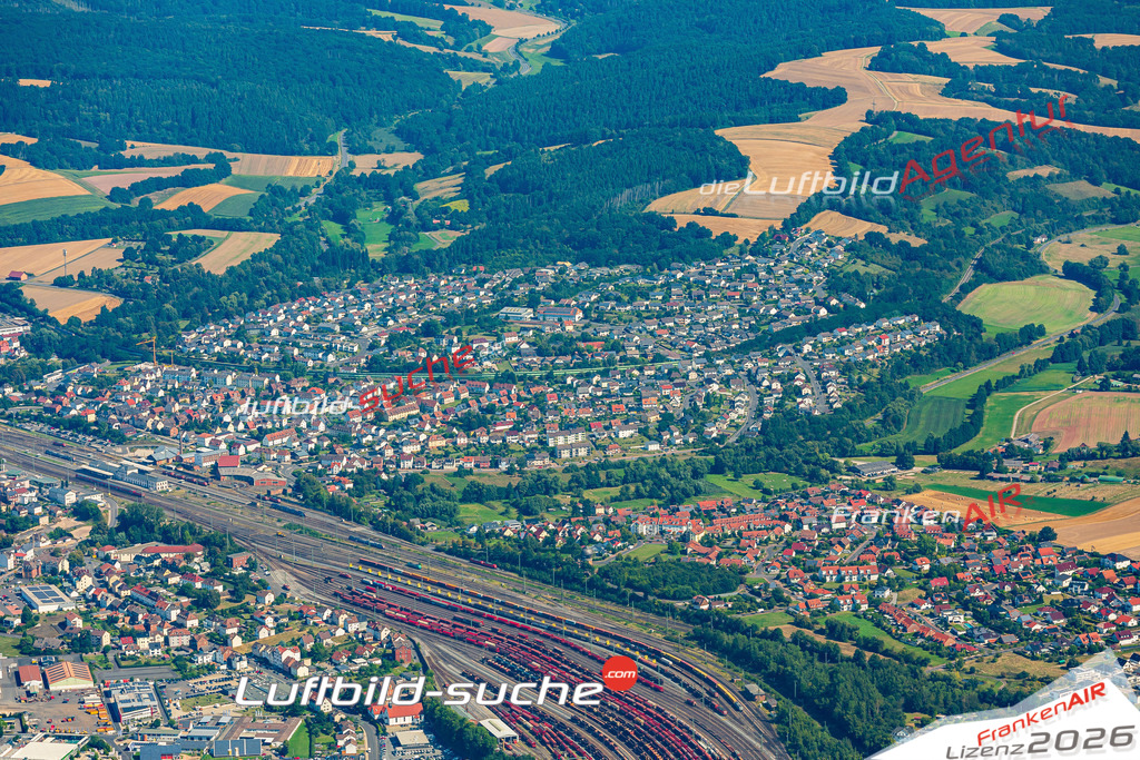 Neue Luftbildaufnahme der Stadt Bebra - Das Luftbild wurde 2025 vom UL-Flugzeug heraus erstellt ( keine Drohnenaufnahme ) - Hochauflösende Luftaufnahme - für Wandbilder und großformatige Ausdrucke geeignet. Das besondere Geschenk!Hier alle&nbsp;Infos zur Lizenzierung der LuftaufnahmeWir fliegen auch dieses Jahr wieder in Ihre Region um Luftbilder zu erstellen.- Luftbild anfragen