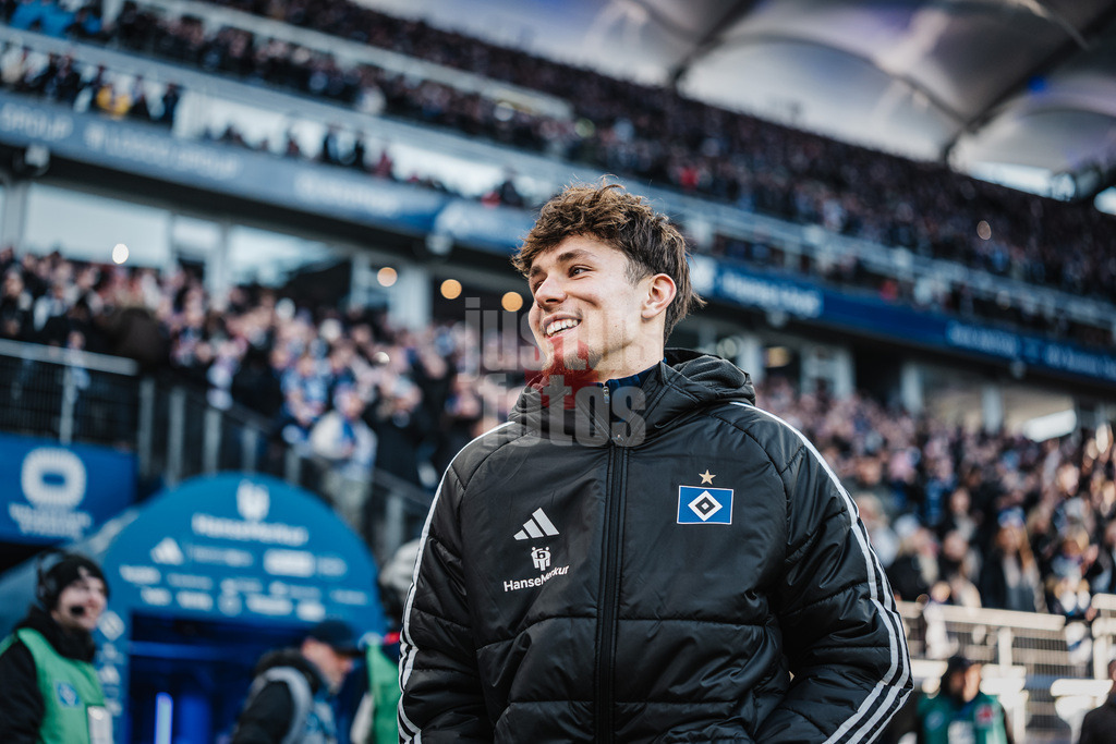 Fußball | Männer | Saison 2025/2026 | 1. Fußball-Bundesliga | 22. Spieltag | Hamburger SV vs. 1. FC Union Berlin | 14.02.2026 | Otto Stange (HSV) auf dem Weg zur Spielerbank