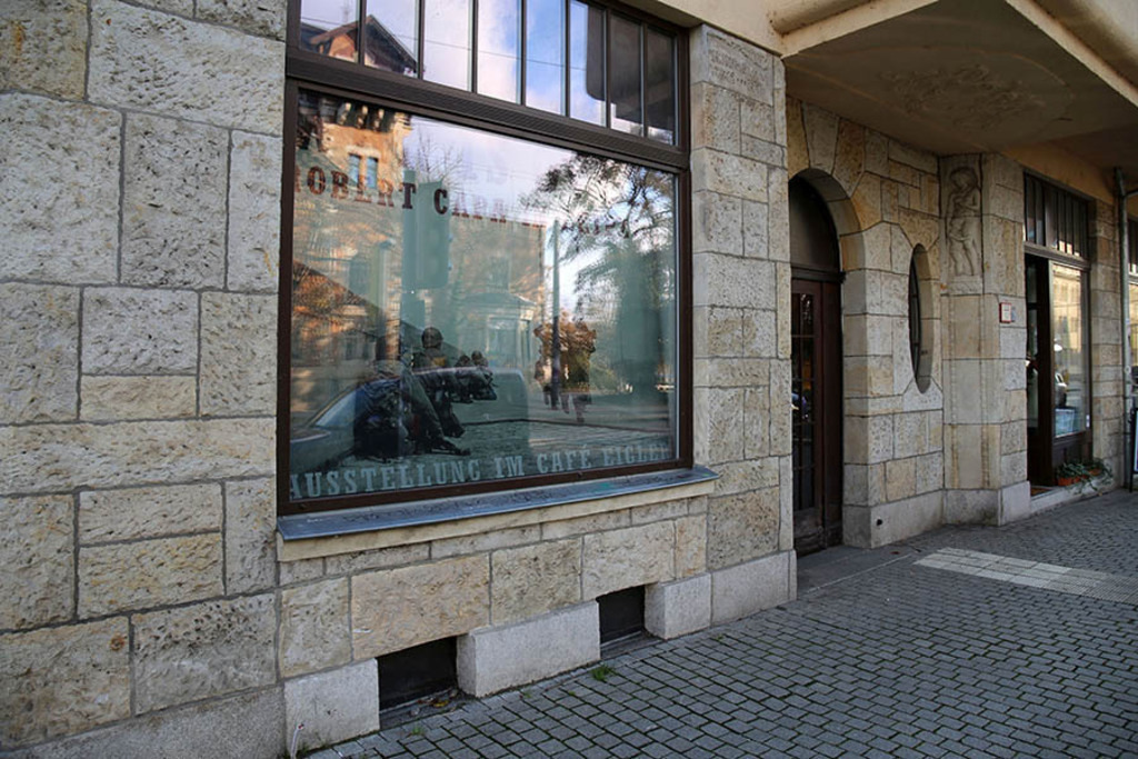Capa-Haus | Das Team hinter BILDLEXIKON LEIPZIG bündelt historische wie aktuelle Informationen über die Stadt Leipzig in Text und Bild auf einer Plattform und stellt diese der interessierten Öffentlichkeit zur Verfügung.
