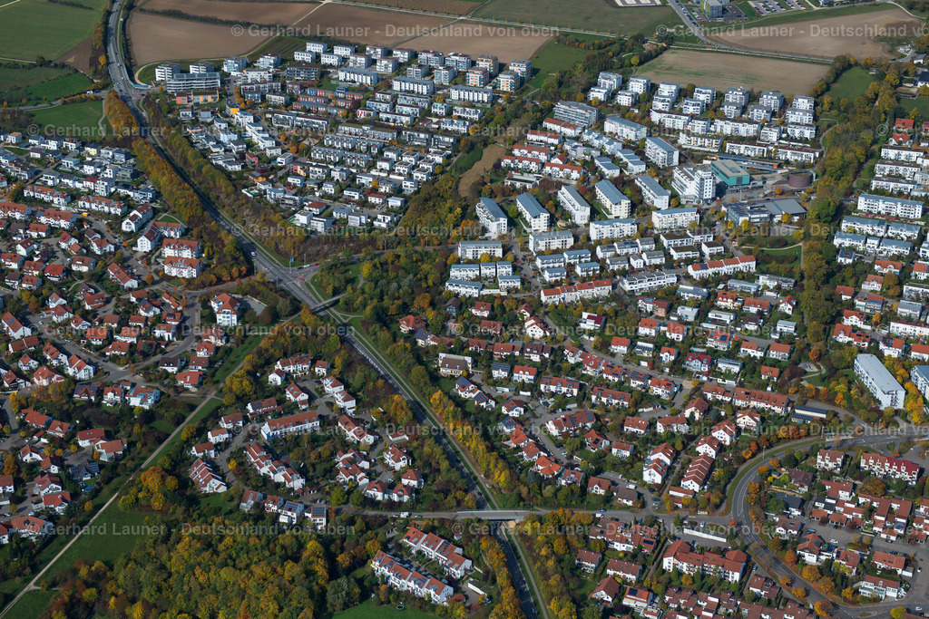3703898 | THALFINGEN 13.10.2017 Stadtrand und Außenbezirks- Wohngebiete  in Thalfingen im Bundesland Baden-Württemberg, Deutschland // Outskirts residential  in Thalfingen in the state Baden-Wuerttemberg, Germany Foto: Gerhard Launer