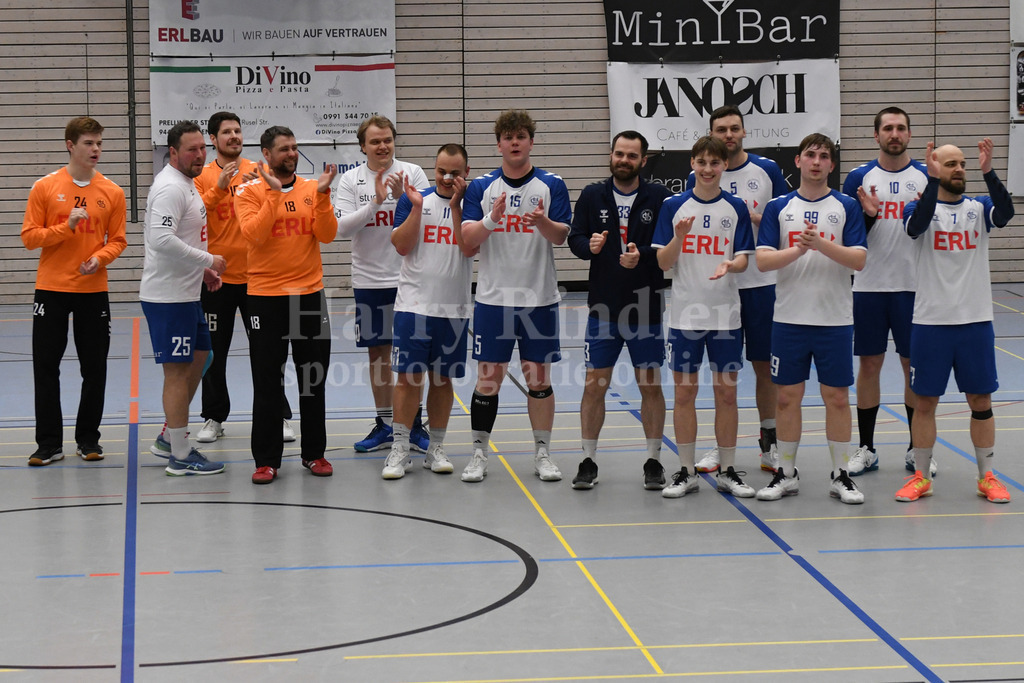 HC Deggendorf : Burghausen II | HC Deggendorf jubelt - Realisiert mit Pictrs.com