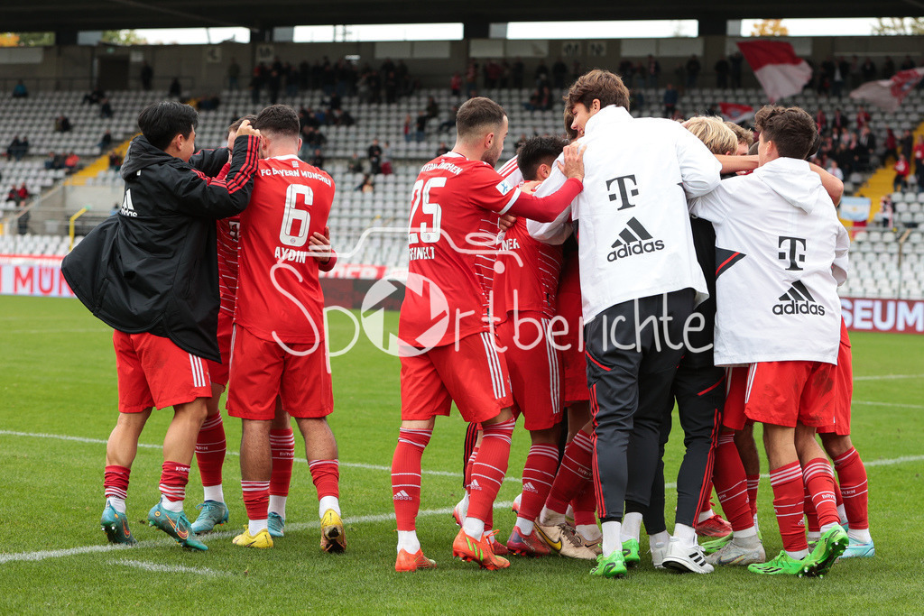 FC Bayern Amateure - FC Wuerzburger Kickers | DIe Bayern jubeln ueber den Siegtreffer von Yusuf KABADAYI (FCB #7)