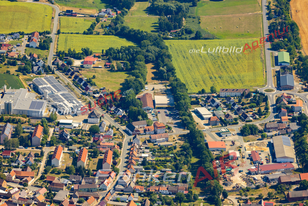 bad-bibra-luftbild-22-195 | Aktuelles Luftbild von  Bad Bibra - Die Luftaufnahme wurde 2022 mittels UL-Flugzeug erstellt ( keine Drohne ) - hochauflösende Kamera-Systeme von  Canon -
Beste Qualität - Für grossformatige Ausdrucke geeignet. Die Geschenkidee !