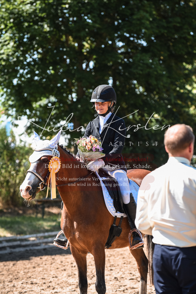 DSC_3646 | Pferde- und Turnierfotografie in Westsachsen. Pferdeportraits, Auftragszeichnungen und intuitive Kunst.