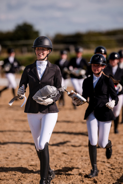2026_10_03_Siefer-Hof_134707_Z81_00677102 | Professionelle Reitsport-, Turnier- und Eventfotografie von Robert Broda. Galerien mit ausgewählten und bearbeiteten Bildern direkt online ansehen und bestellen.