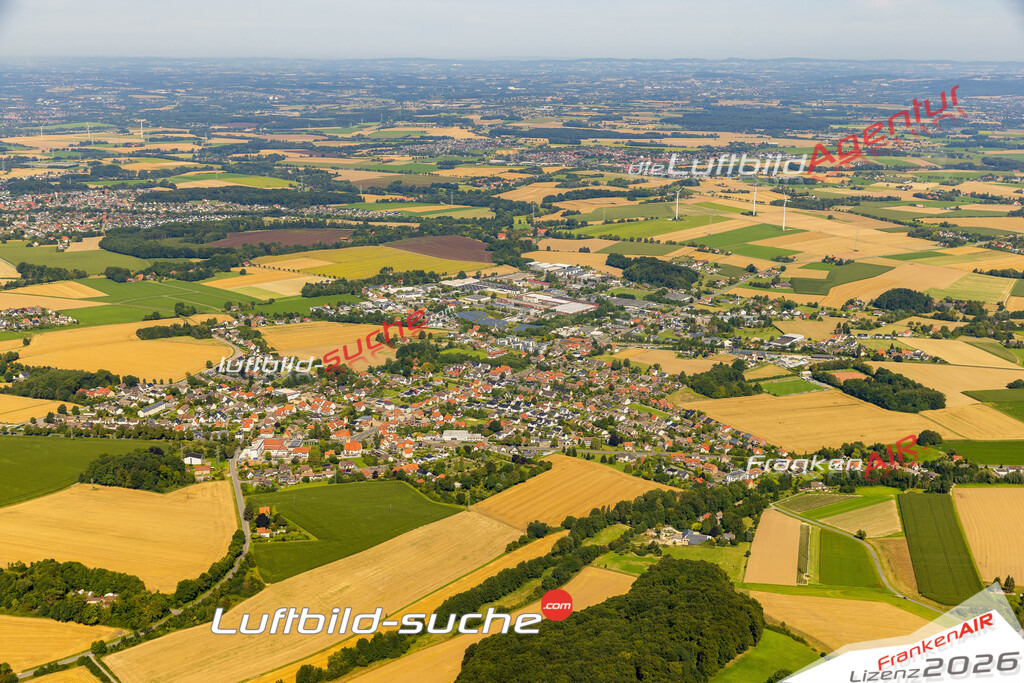 Helpup Oerlinghausen Bild- Das Luftbild wurde 2025 vom UL-Flugzeug heraus erstellt ( keine Drohne bzw. Drohnenaufnahme ) - Hochauflösende Luftaufnahme -Nicht vergleichbar mit Google Maps oder Satelittenbilder- Die Geschenkidee !Mit Lizenz und Bildrechte bestellbar - CC