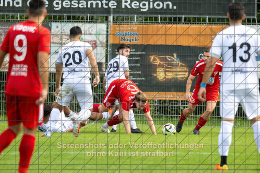 20250831_153111_0548 | #,TSG Salach (weiß) vs. SV Ebersbach (rot), Fußball, Bezirksliga - Bezirk Neckar/Fils, 02. Spieltag, Saison 2025/2026, Rasensportplatz, Staufenecker Straße, 73084 Salach, 31.08.2025 - 15:00 Uhr,Foto: PhotoPeet-Sportfotografie/Peter Harich