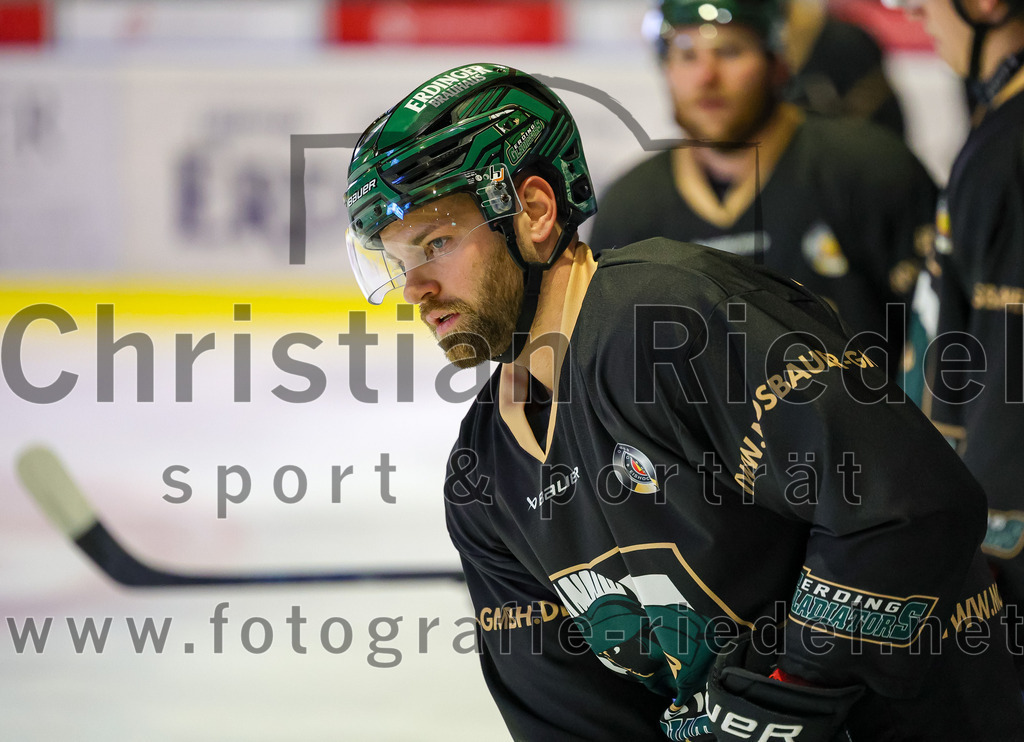 2025-11-16_014_TSV_Erding_gegen_Selber_Woelfe | Erding, Deutschland, 16.11.2025:Eishockey, Oberliga Süd 2025 / 2026, 17. Spieltag, TSV Erding gegen Selber Wölfe, Endergebnis: 3:1Markus Eberhardt (Erding Gladiators, #94)Foto: Christian Riedel / fotografie-riedel.net