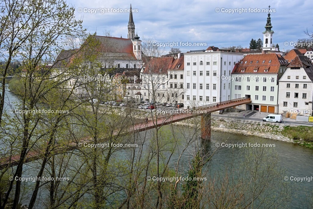 Steyr_ Ennssteg_ 21.03.2024-2 | 21.03.2024, Steyr, AUT, Steyr, im Bild Ennssteg, Enns, Fluss, Uebergang, Bruecke, Fussgaenger, Feature, Symbolbild