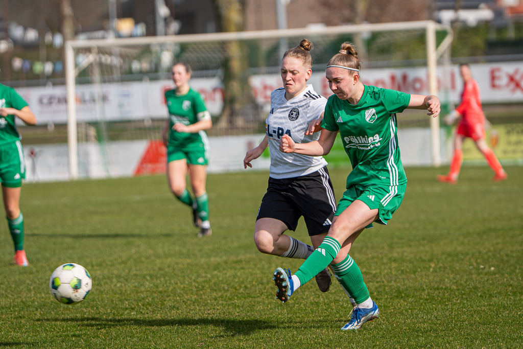 Fußball I Frauen I Saison 2025-2026 I Oberliga Niedersachsen I 15. Spieltag I TuS Lutten - FC Jesteburg-Bendestorf I 6651 | jns.sportfotos - Realisiert mit Pictrs.com