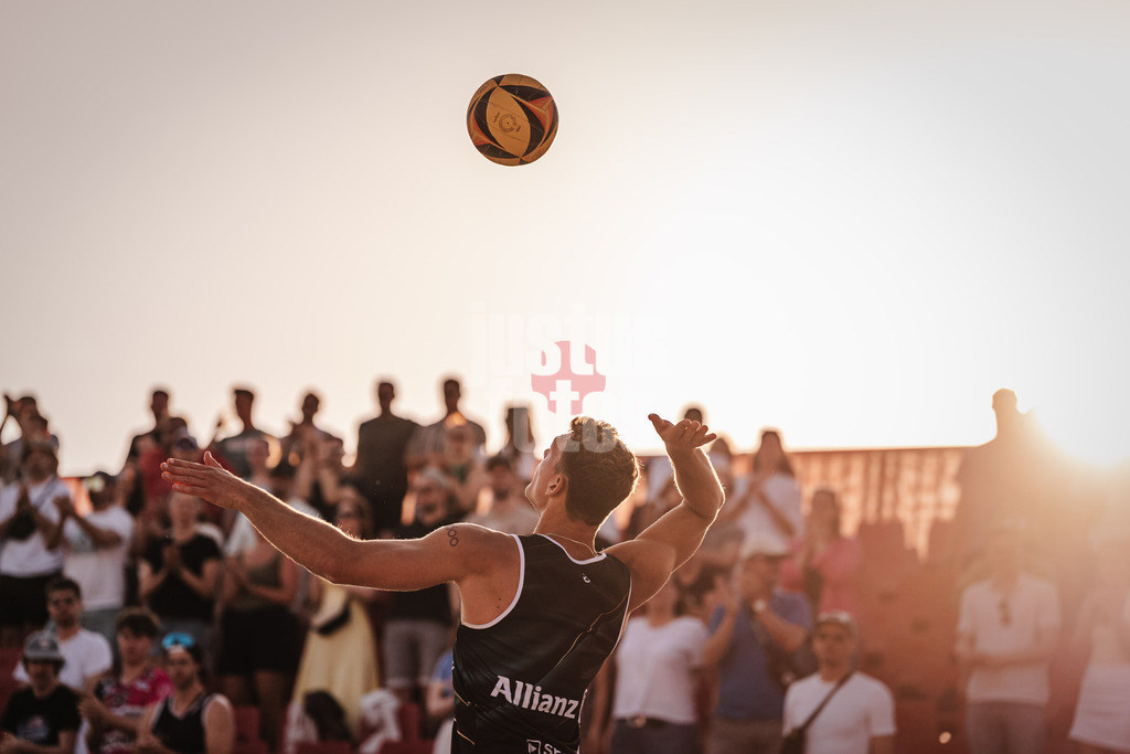 Beachvolleyball | Männer | Allianz German Beach Tour 2025 | Tourstop Bremen | 13.06.2025 | Daniel Kirchner beim Aufschlag