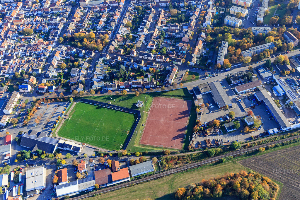 Luftbild: Sportplätze des BSC 1914 Oppau e.V. im Ortsteil Oppau in Ludwigshafen im Bundesland Rheinland-Pfalz in Deutschland. Foto: IMG_095528.jpg vom 30.10.2016 durch Werner Riehm/FLY-FOTO.deBSC Oppau