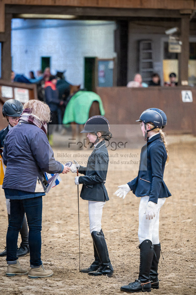 Hallenreittunier Voxtrup 2023 | Entdecke hochwertige Reitturnierfotos von Foto Oger. Professionell, emotional und authentisch – jetzt Lieblingsmomente im Shop bestellen.Deutschlandweite Turnierfotografie. - Realisiert mit Pictrs.com