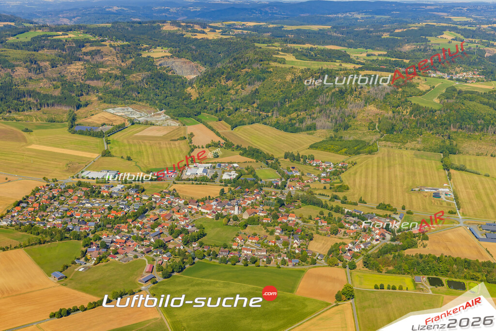 Luftaufnahme der Stadt Rugendorf - Die Luftaufnahme wurde 2025 vom UL-Flugzeug heraus erstellt ( keine Drohne ) - Hochauflösende Luftaufnahme - für professionelle Ausdrucke geeignet. Die Geschenkidee !Mit Lizenz und Bildrechte bestellbar
