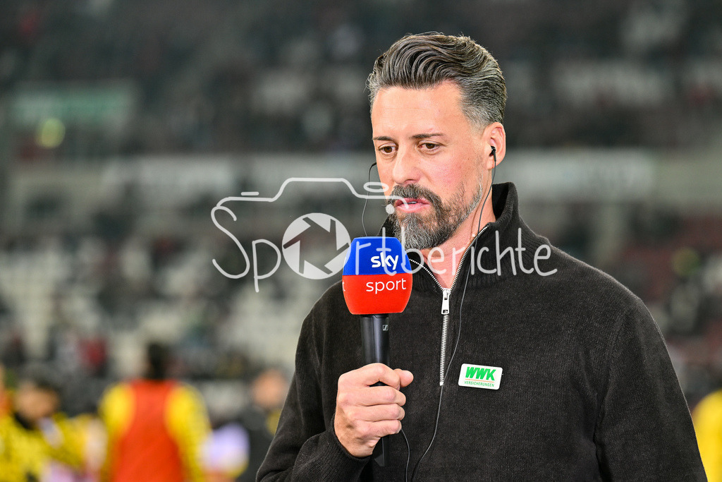 FC Augsburg - Borussia Dortmund | AUGSBURG, GERMANY - OCTOBER 31: Sandro WAGNER headcoach FC Augsburg, interview, sky, happy, before the bundesliga match between FC Augsburg vs. Borussia Dortmund on matchday 9 at WWK Arena on October 31, 2025 in Augsburg, Germany / DFL REGULATIONS PROHIBIT ANY USE OF PHOTOGRAPHS AS IMAGE SEQUENCES AND/OR QUASI-VIDEO
