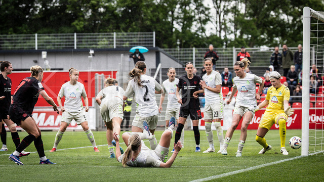 Frauen Fußball-Bundesliga; Bayer 04 Leverkusen - Werder Bremen, 17.05.2026 | LEVERKUSEN, 17.05.2026 - Cornelia Kramer (Bayer 04 Leverkusen, 7) trifft zum 1:2 während der Begegnung Bayer 04 Leverkusen - Werder Bremen an Spieltag 26 der Google Pixel Frauen-Bundesliga am 17.05.2026 im Ulrich-Haberland-Stadion in Leverkusen (Nordrhein-Westfalen). DFL REGULATIONS PROHIBIT ANY USE OF PHOTOGRAPHS AS IMAGE SEQUENCES AND/OR QUASI-VIDEO.
