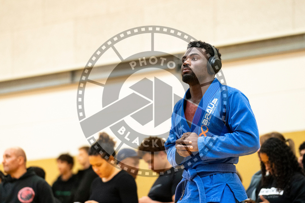 20231118PBB12770 | Fighters compete during the AJP Tour 600 Frankfurt Championship in Frankfurt/Main, Germany, on November 18, 2023.