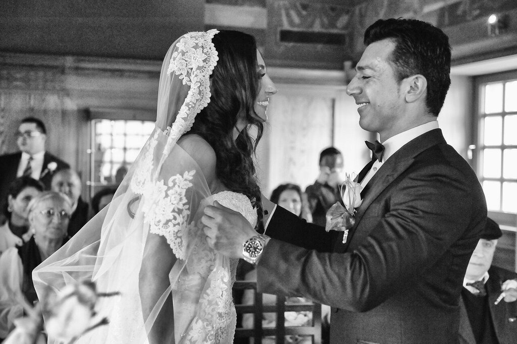 Hochzeit_Trauung_079 | Mein Name ist Arkadius. Ich fotografiere Ihre Hochzeit in Frankfurt und im Umkreis von 200 km. Als Fotograf bin ich noch bekannt im Bereich Business- und Modefotografie.