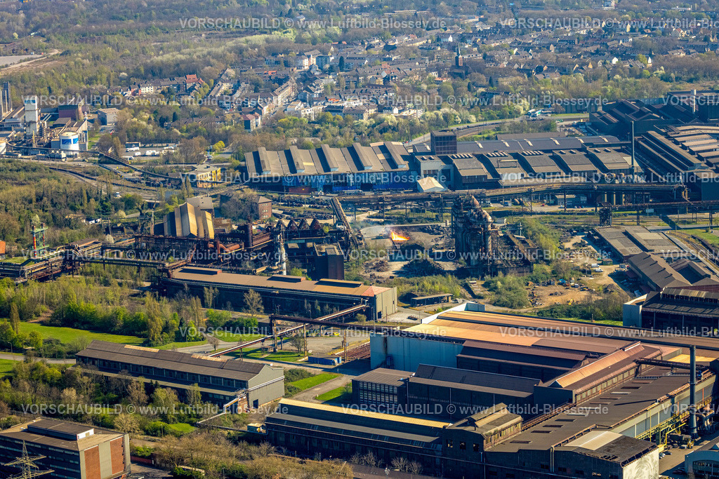 Duisburg250402030 | Luftbild, ArcelorMittal Hochfeld GmbH Stahldrahtwerk, Abschütten von glühendem Material, Laar, Duisburg, Ruhrgebiet, Nordrhein-Westfalen, Deutschland