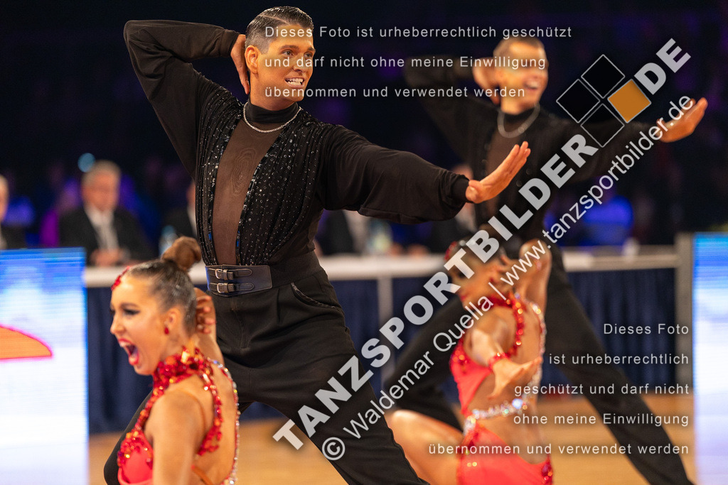 20231111-00856 | Hier finden Sie Tanz Bilder vom Latein und Standard Formationen tanzen. Sportbilder vom Tanzsport. Schöne Fotos und von Weltmeisterschaft, Europameisterschaft, Bundesliga, Regionalliga, Oberliga und Landesliga sowie von GOC Stuttgart, DanceComp, WM Bremen