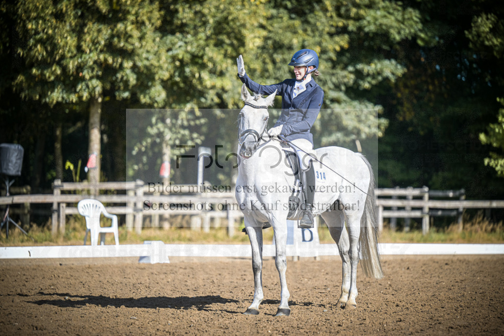 DOS_0906 | Entdecke hochwertige Reitturnierfotos von Foto Oger. Professionell, emotional und authentisch – jetzt Lieblingsmomente im Shop bestellen.Deutschlandweite Turnierfotografie. - Realisiert mit Pictrs.com