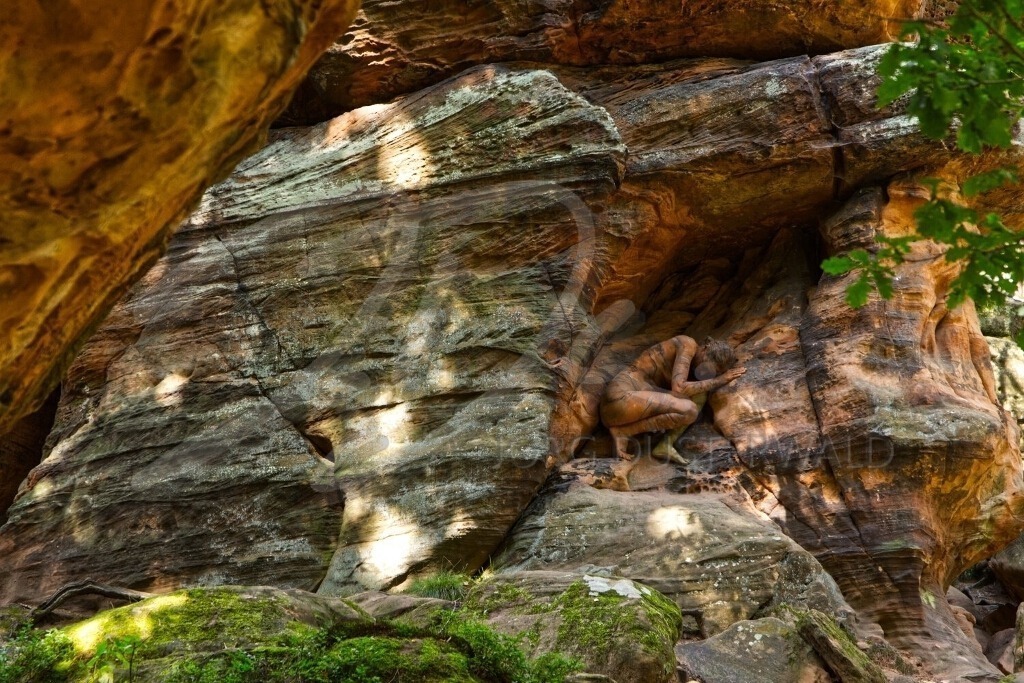 NatureArt-REDURBAN_2130c | Von Grau nach Rot | #004 | Modell: Carolina | Foto: Michael Zöphel - Realisiert mit Pictrs.com