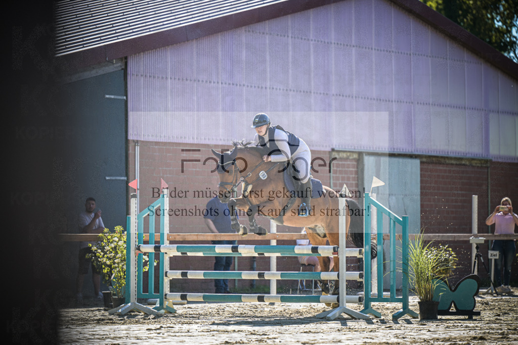 DOS_3231 | Entdecke hochwertige Reitturnierfotos von Foto Oger. Professionell, emotional und authentisch – jetzt Lieblingsmomente im Shop bestellen.Deutschlandweite Turnierfotografie. - Realisiert mit Pictrs.com