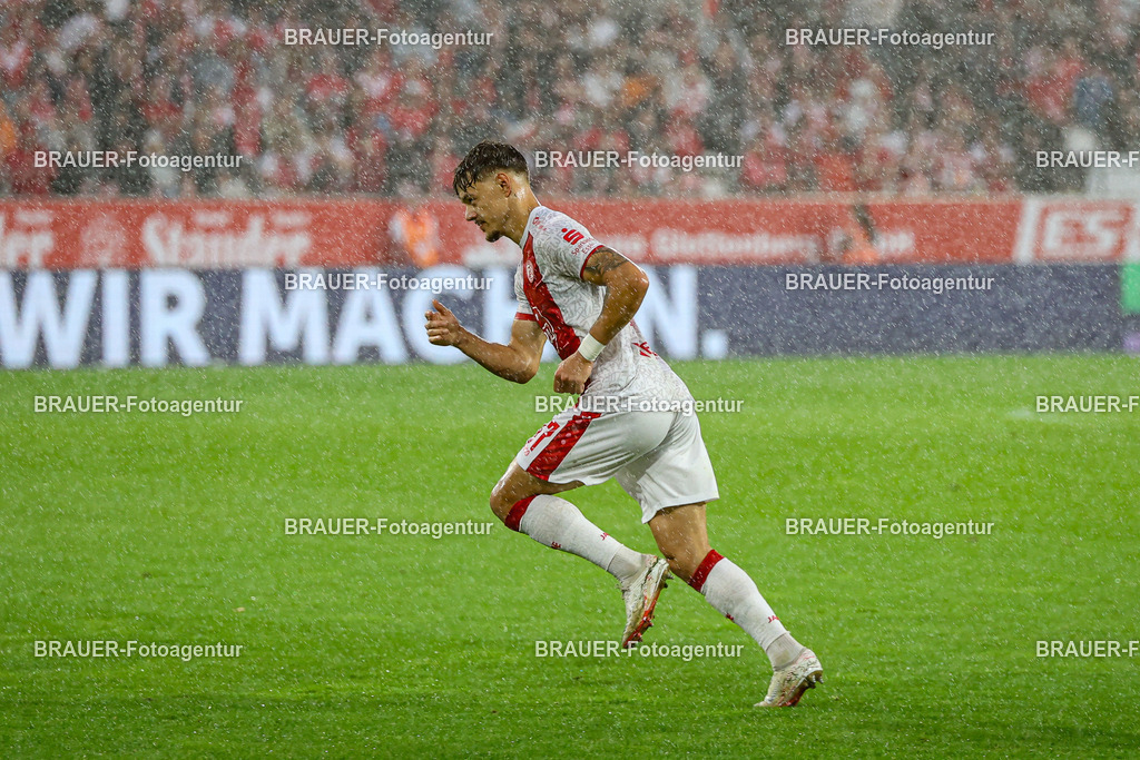 Rot-Weiss Essen - TSV Alemannia Aachen | Essen, Deutschland, 31.08.2025 Jannik Hofmann  (Rot-Weiss Essen) Einzelaktionwährend des 3.Liga Spiels zwischen  Rot-Weiss Essen und Alemannia Aachen am 31.08.2025 im Stadion an der Hafenstraße in Essen. (Foto von Timo Bluhmki-Schmidt/Brauer Fotoagentur