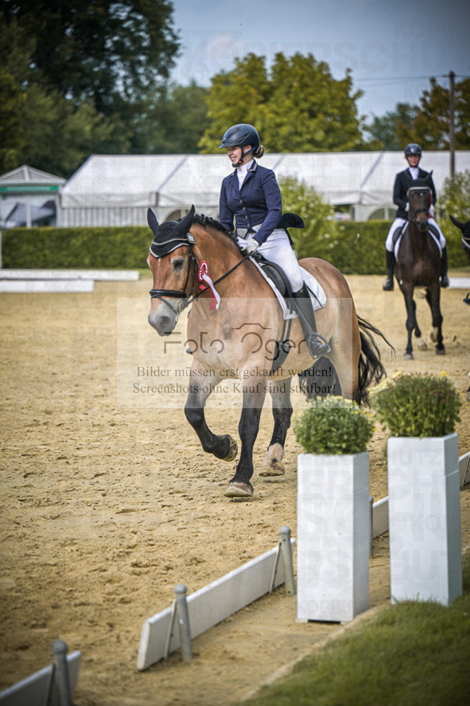 DOS_7645 | Entdecke hochwertige Reitturnierfotos von Foto Oger. Professionell, emotional und authentisch – jetzt Lieblingsmomente im Shop bestellen.Deutschlandweite Turnierfotografie. - Realisiert mit Pictrs.com