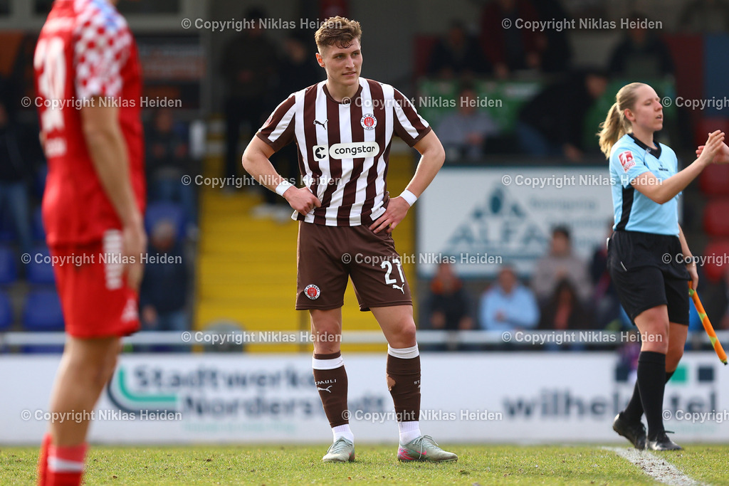 NH_FCEiintrachtNorderstedt_FCStPauliU23_RegionalligaNord_08032026 | #27 Oleg Skakun (FC St. Pauli U23) enttäuscht nach dem Abpfiff.Fußball I Herren I Regionalliga Nord I Saison 2025-2026 I 25. Spieltag I FC Eintracht Norderstedt - FC St. Pauli I 08.03.2026 I Edmund-Plambeck-Stadion