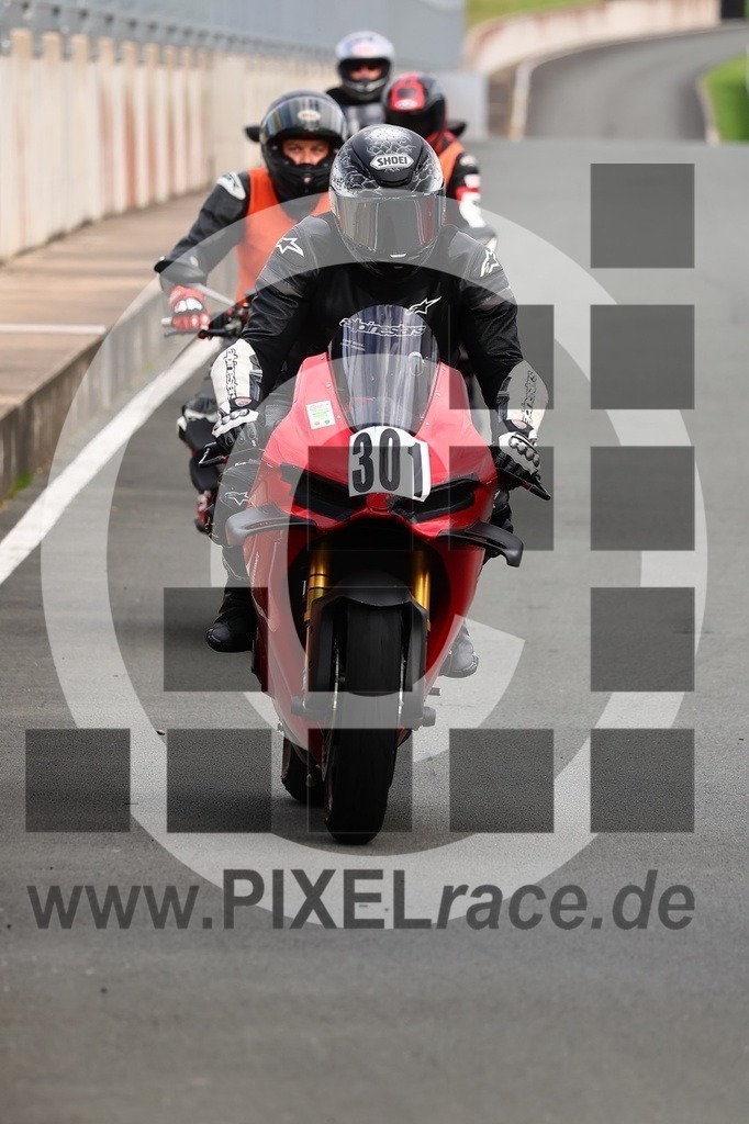 0301-20260907_00638 | Schöne Erinnerungen an spannende Momente - das festzuhalten ist unser Job. PIXELrace.de ist seit 2003 auf den Rennstrecken Europas unterwegs um die Action draußen beim Fahren und die wunderbare Stimmung imm Fahrerlager für euch einzufangen.