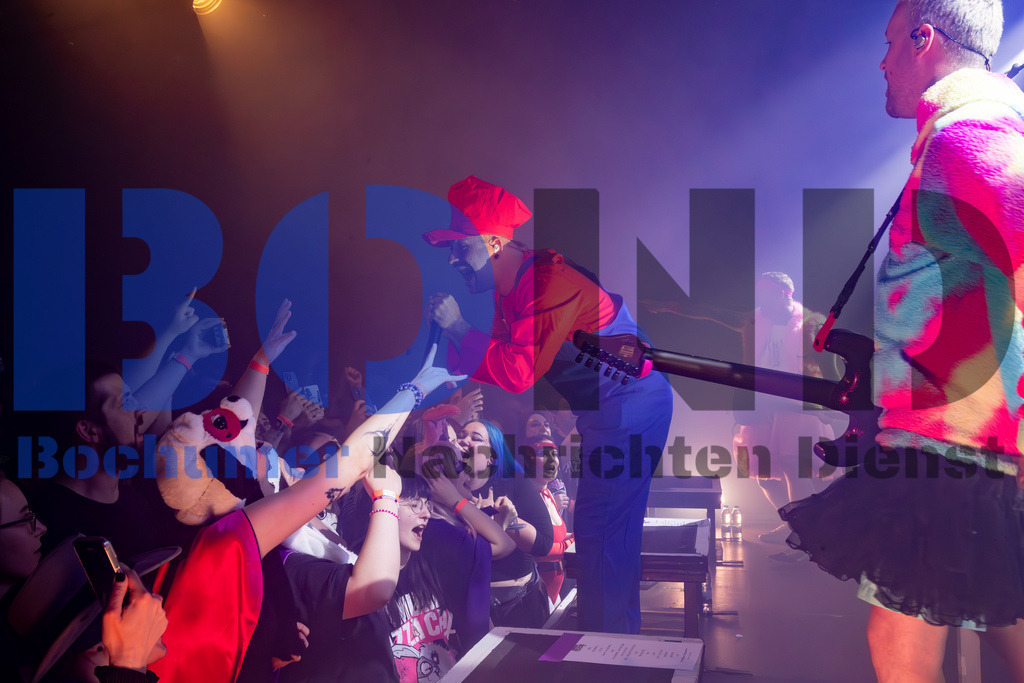 SES_SPCKOL20250501-3 | bond - Realisiert mit Pictrs.com