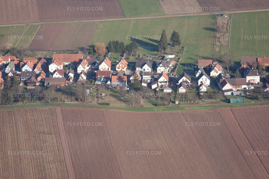 Aerial view: Rue Principale from the south in Schleithal in the state Bas-Rhin, France. – Photo: IMG_48491.jpg taken on 12/11/2011 by Werner Riehm/FLY-FOTO.com – Resolution of the original: 4752 x 3168 px