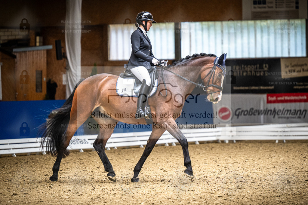 DOS_1236 | Entdecke hochwertige Reitturnierfotos von Foto Oger. Professionell, emotional und authentisch – jetzt Lieblingsmomente im Shop bestellen. - Realisiert mit Pictrs.com