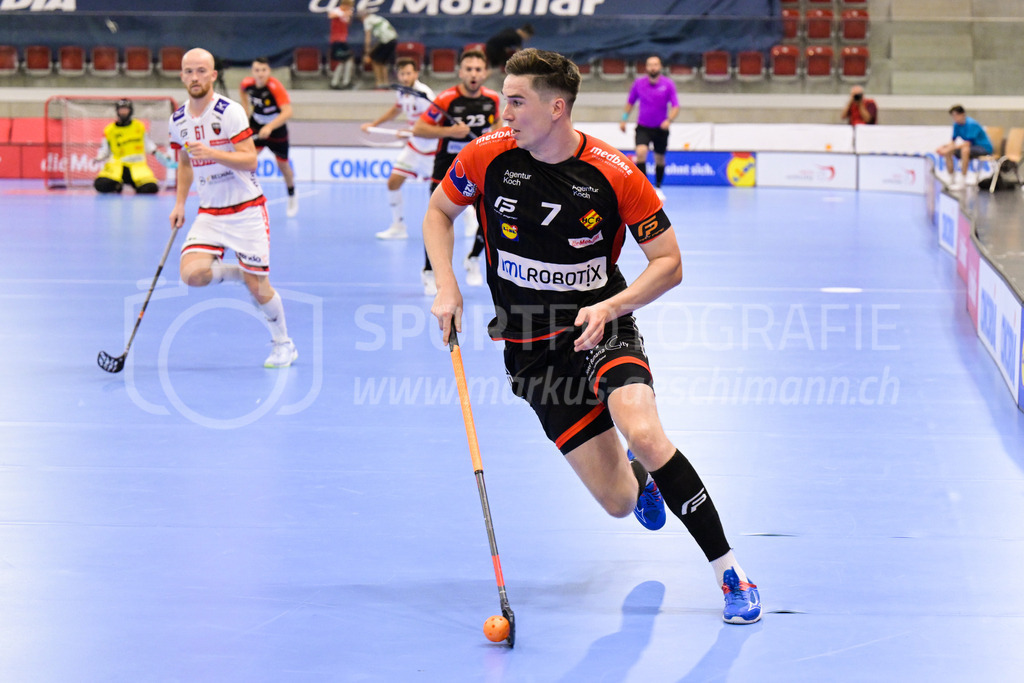 HC Rychenberg vs. Floorball Köniz - 28. August 2022 | HC Rychenberg vs. Floorball Köniz
AXA Arena, Winterthur
Nils Conrad (#7 HC Rychenberg)
Bild: Sportfotografie Markus Aeschimann | www.markus-aeschimann.ch - Realisiert mit Pictrs.com