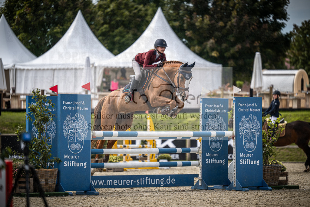 DOS_8960 | Entdecke hochwertige Reitturnierfotos von Foto Oger. Professionell, emotional und authentisch – jetzt Lieblingsmomente im Shop bestellen.Deutschlandweite Turnierfotografie. - Realisiert mit Pictrs.com
