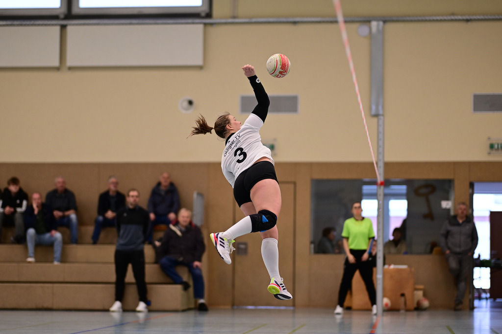 Faustball I Frauen I Saison 2025-2026 I Bundesliga Nord I 7c. Spieltag I MTV Wangersen - Ohligser TV | Der Sportfotograf. - Realisiert mit Pictrs.com