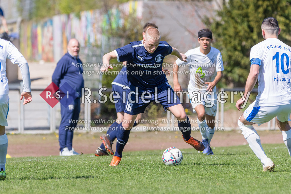 Fußball, Saison 2021/22, Oberliga Abstiegsrunde, Lohbrügge - Süderelbe, Binnenfeldredder (Hamburg), 18.04.2022, 12. Spieltag | Robert Pallasch (#18, Lohbrügge)