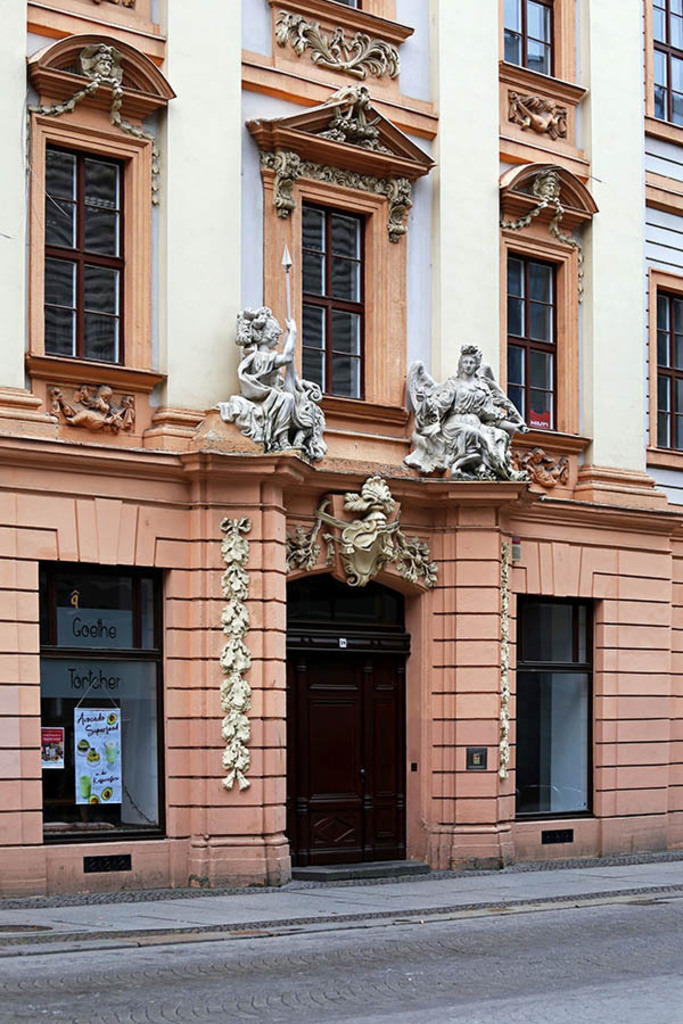 Bildlexikon Leipzig - Romanushaus - Eingang Brühl | Das Team hinter BILDLEXIKON LEIPZIG bündelt historische wie aktuelle Informationen über die Stadt Leipzig in Text und Bild auf einer Plattform und stellt diese der interessierten Öffentlichkeit zur Verfügung.