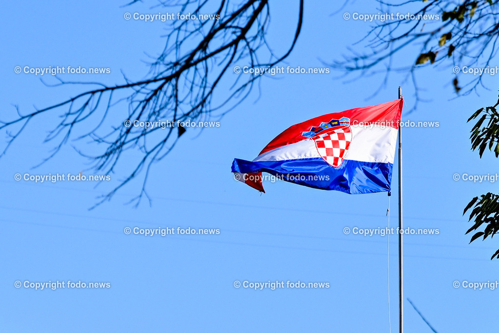 Kroatien_ Ston_ 12.10.2023-28 | 12.10.2023, Kroatien, HRV, Ston im Bild Stadtansichten, Gebauede, Mauer, Gastronomie, Tourismus, Touristen, Sehenswuerdigkeiten

Ston ist eine Kleinstadt auf der Halbinsel Pelješac im Sueden Kroatiens. Sie gehoert zur Gespanschaft Dubrovnik-Neretva. Die Befestigungen um die Stadt kontrollierten den Zugang zum Pelješac.