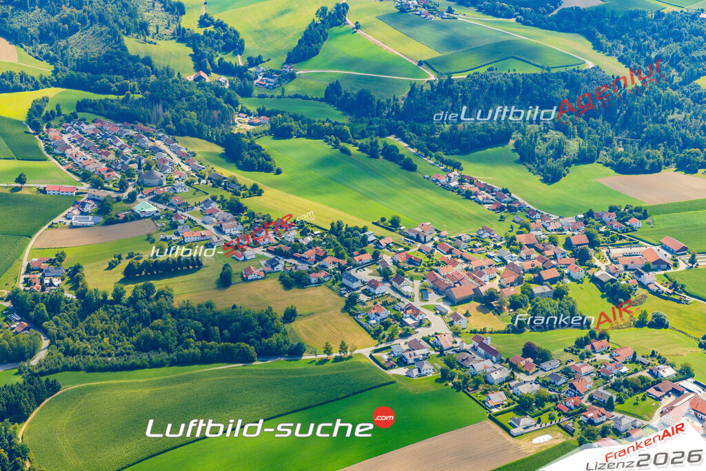 Schöne Luftaufnahme Oberdiendorf Hauzenberg - Die Luftaufnahme wurde 2025 vom Flugzeug heraus erstellt ( keine Drohne ) - Hochauflösende Luftaufnahme - für professionelle Ausdrucke geeignet. Die Geschenkidee !Mit Lizenz und Bildrechte bestellbar